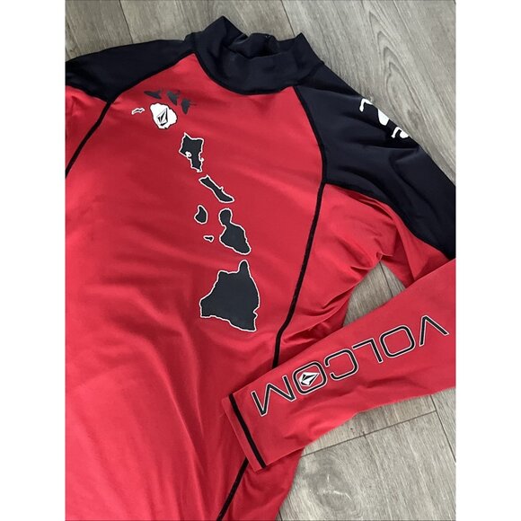Volcom Men's Rashguard Shirt Size Large Red Black Surf Long Sleeves - Picture 2 of 5